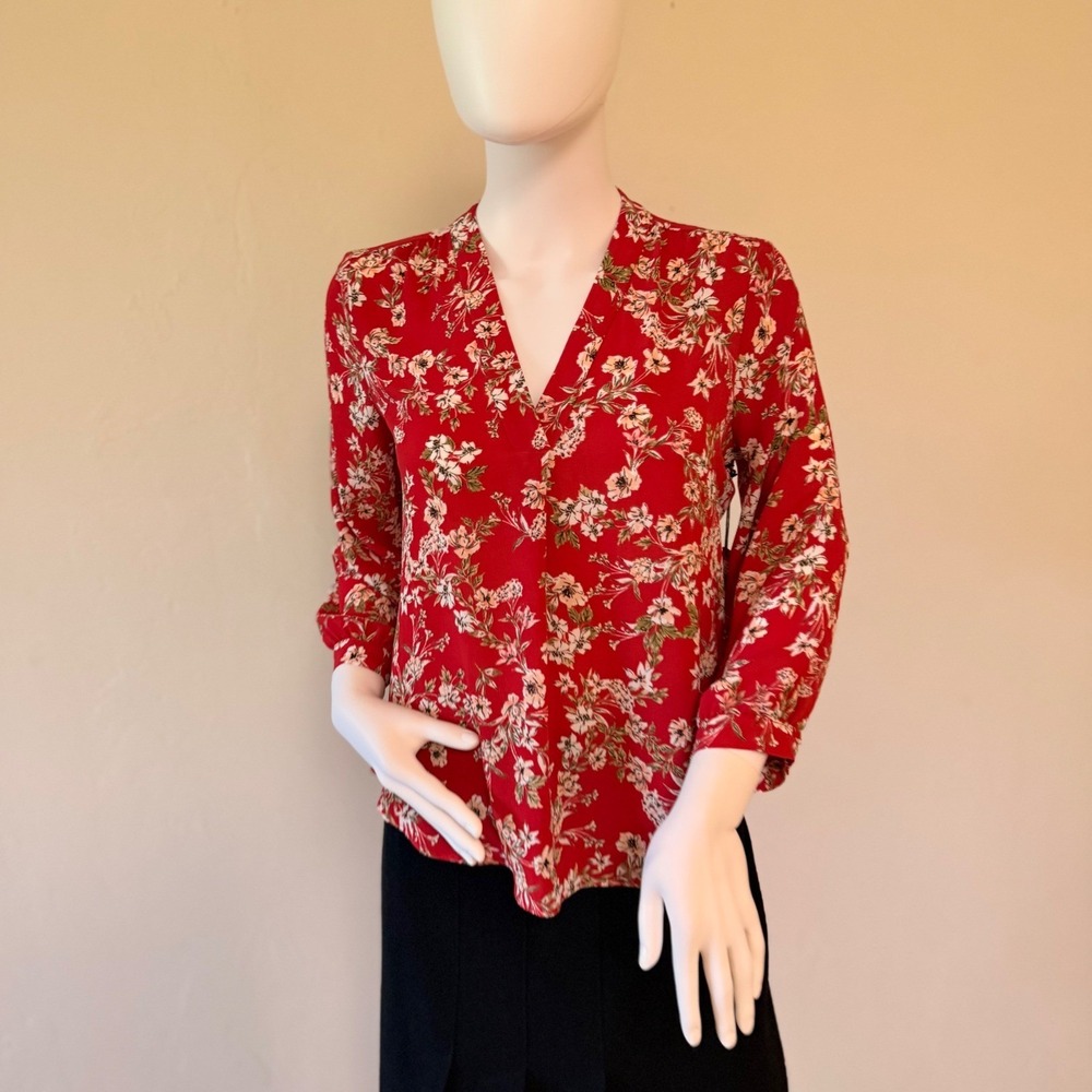 NWT Vince Camuto Womens Floral V-Neck Blouse Red Rhubarb Size PXS